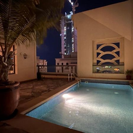 Neyar Beach Vibes - The Penthouse Hostel Дубай Екстериор снимка