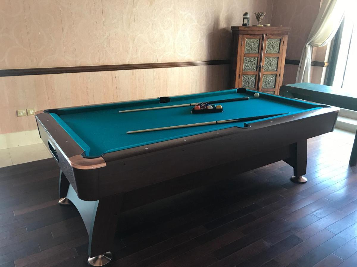 Neyar Beach Vibes - The Penthouse Hostel Дубай Екстериор снимка