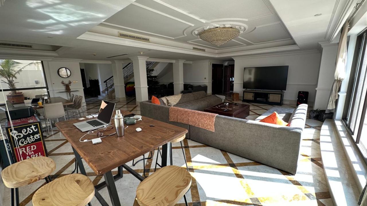 Neyar Beach Vibes - The Penthouse Hostel Дубай Екстериор снимка