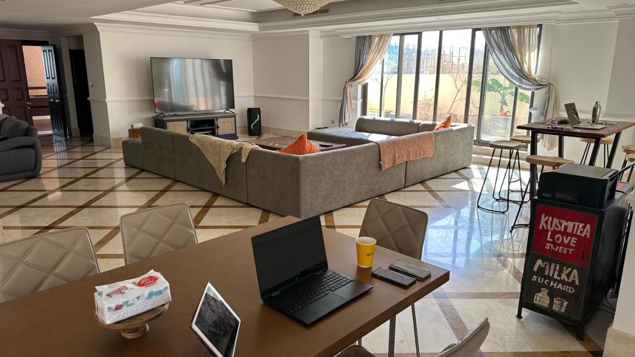 Neyar Beach Vibes - The Penthouse Hostel Дубай Екстериор снимка