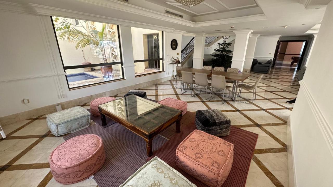 Neyar Beach Vibes - The Penthouse Hostel Дубай Екстериор снимка